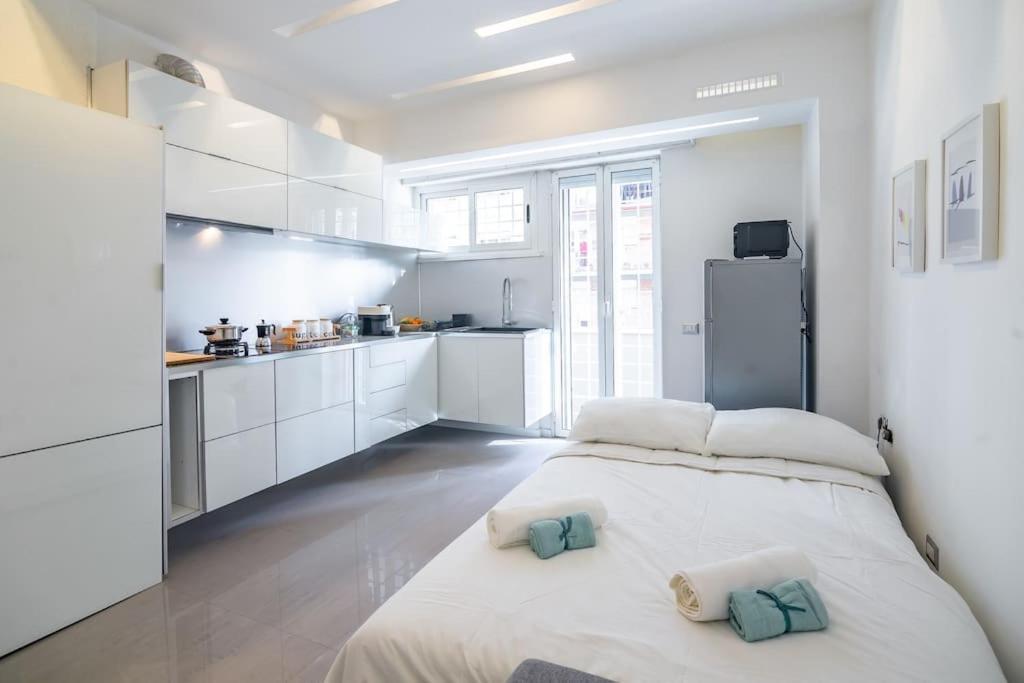 My Cozy White House Apartment Rom